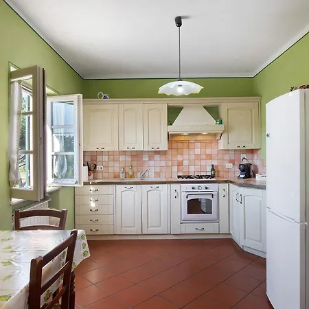 Apartment Emma E Adele House Marlia